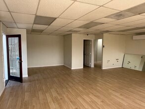 6959 Linda Vista Rd, San Diego, CA à louer Photo intérieure– Image 2 sur 11