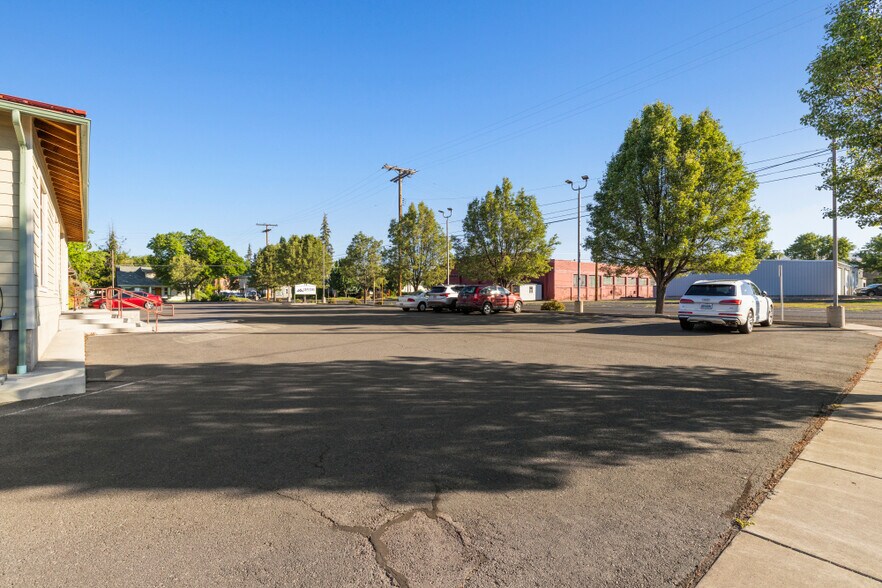 422 S 5th St, Klamath Falls, OR à vendre - Photo de l’immeuble – Image 3 sur 52