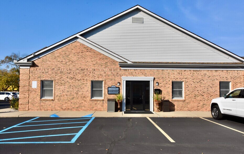 5820 N Canton Center Rd, Canton Township, MI à louer - Photo de l’immeuble – Image 2 sur 6