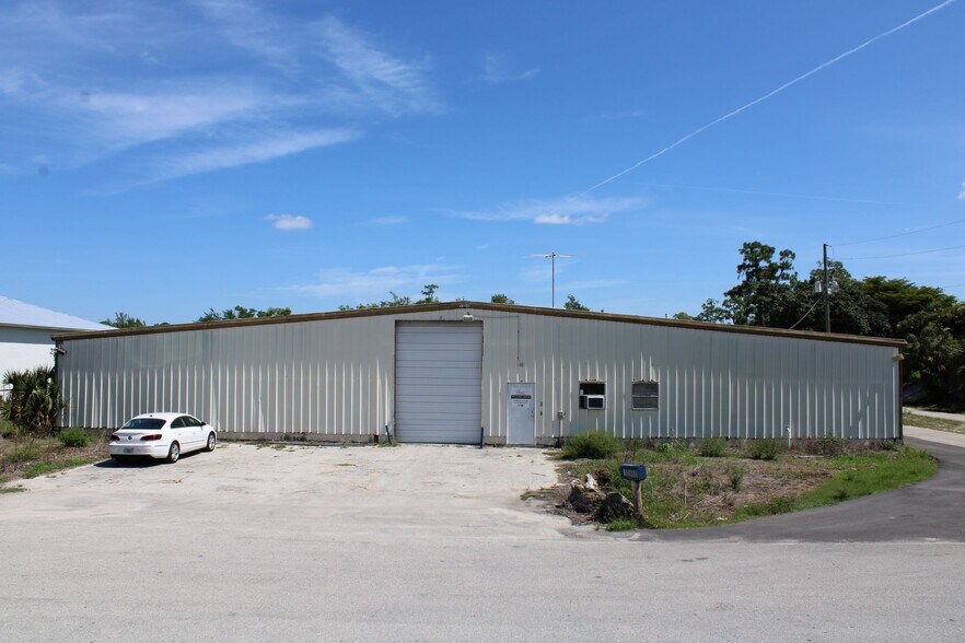 10980 Enterprise Ave, Bonita Springs, FL à louer - Photo de l’immeuble – Image 1 sur 54