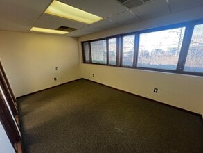 1-11 Jocama Blvd, Old Bridge, NJ à louer Photo intérieure– Image 2 sur 4