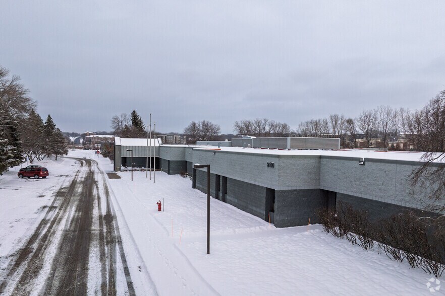 2110 Silver Bell Rd, Eagan, MN à louer - Photo de l’immeuble – Image 2 sur 7