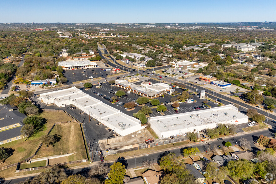 1901 W William Cannon Dr, Austin, TX à louer - Photo de l’immeuble – Image 1 sur 33