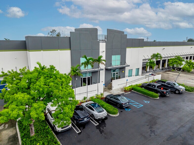 11205-11265 NW 131st St, Medley, FL à louer - Photo de l’immeuble – Image 2 sur 8