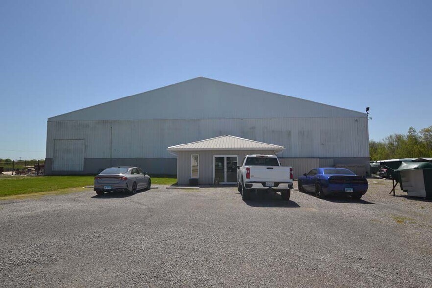 450 E Illinois Ave, Benton, IL à vendre - Photo de l’immeuble – Image 3 sur 7