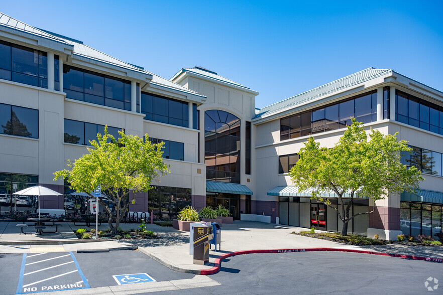 1300 Oliver Rd, Fairfield, CA à louer - Photo de l’immeuble – Image 3 sur 8