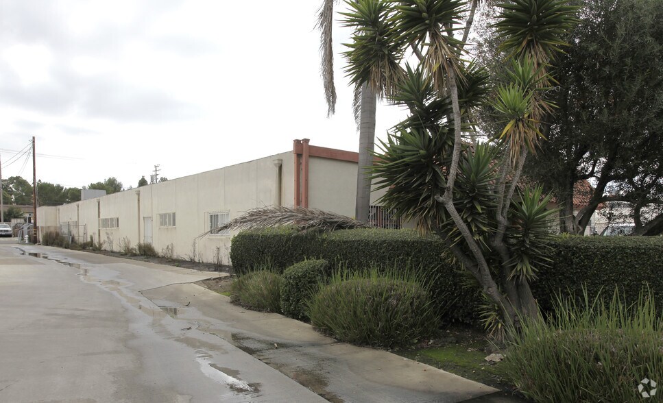 1297 Logan Ave, Costa Mesa, CA à louer - Photo de l’immeuble – Image 2 sur 2