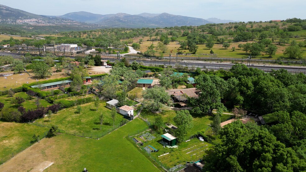 Terrain dans Miraflores de la Sierra, Madrid à vendre - Photo de l’immeuble – Image 3 sur 10