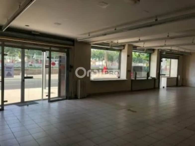 Local commercial dans Montluçon à louer - Photo intérieure – Image 2 sur 6