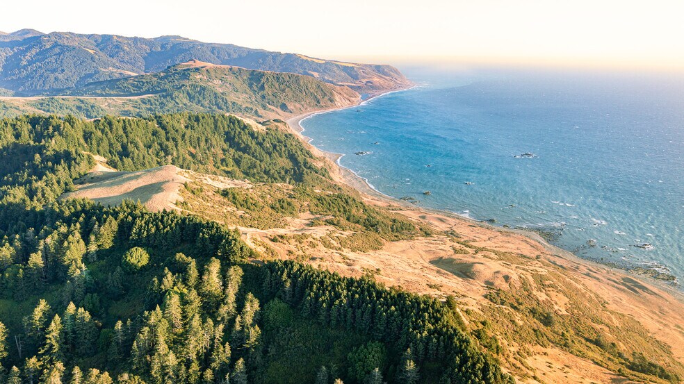 26000 Mattole Rd, Ferndale, CA à vendre - Photo de l’immeuble – Image 2 sur 39