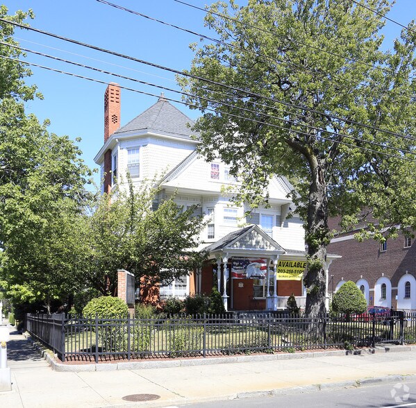 944 Fairfield Ave, Bridgeport, CT à louer - Photo principale – Image 1 sur 15