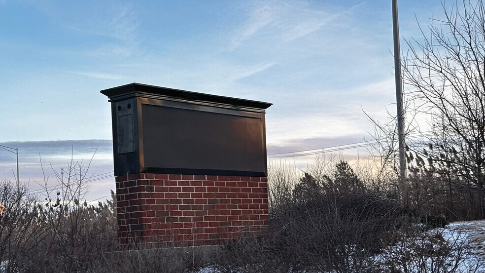1386 Butterfield Rd, Aurora, IL à louer - Photo de l’immeuble – Image 3 sur 6