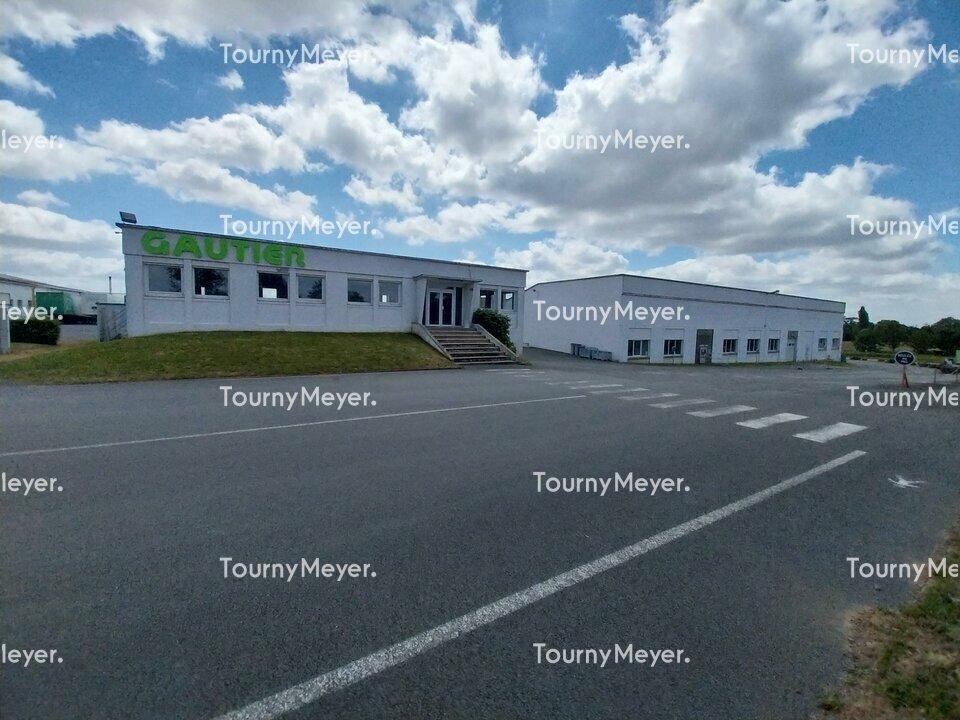 Industriel/Logistique dans Saint-Prouant à vendre Photo de l’immeuble– Image 1 sur 9