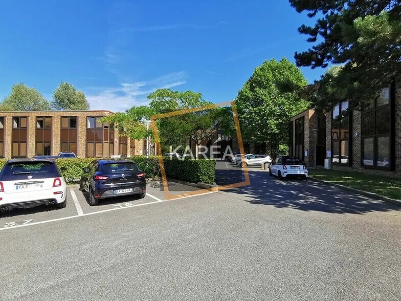 Bureau dans Croissy-Beaubourg à louer - Photo de l’immeuble – Image 3 sur 5