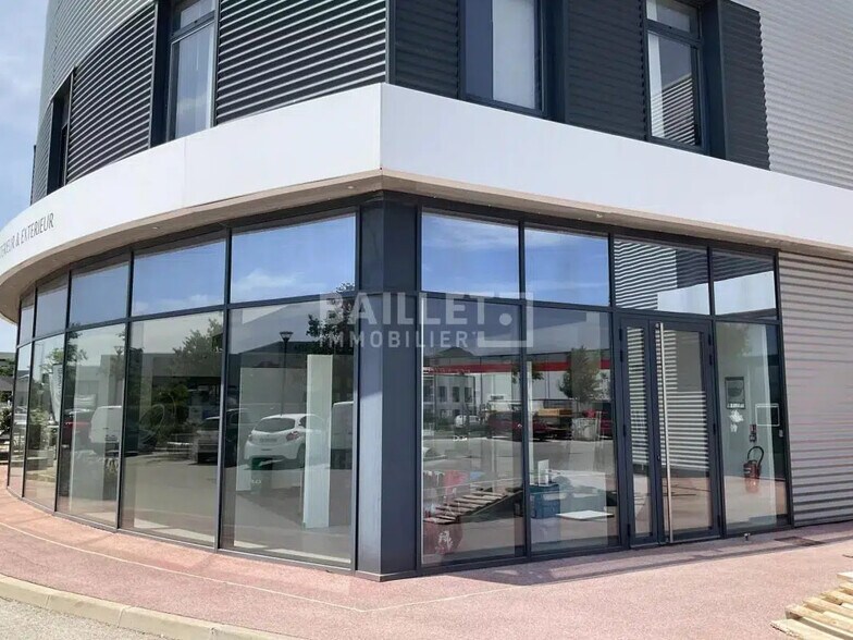 Bureau dans Fréjus à louer - Photo de l’immeuble – Image 3 sur 9