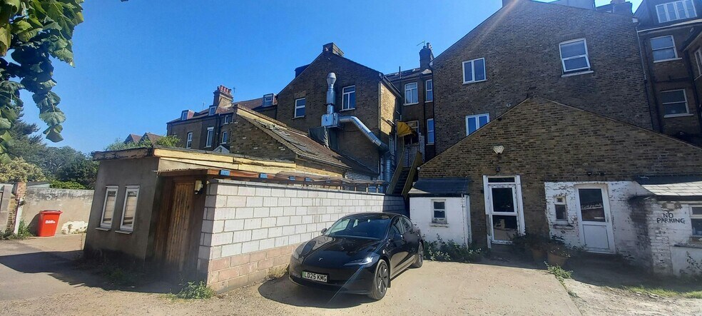 130 Sheen Rd, Richmond à vendre - Photo de l’immeuble – Image 3 sur 3