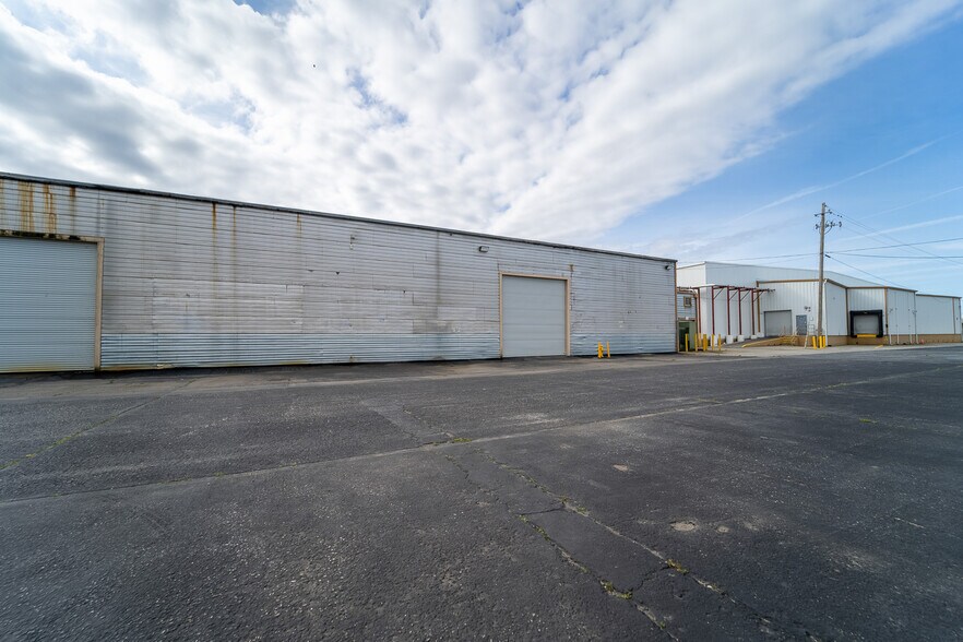 680 Jones St, Yuba City, CA à louer - Photo de l’immeuble – Image 3 sur 9