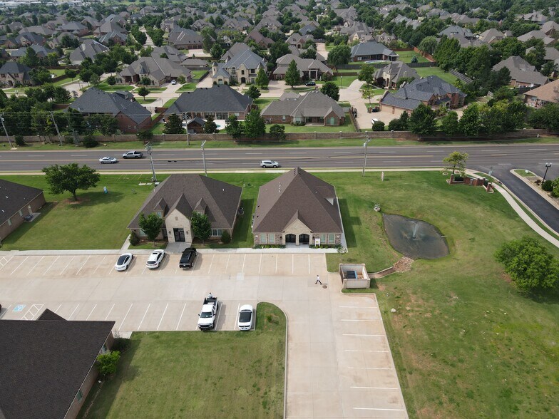 15112 Traditions Blvd, Edmond, OK à louer - Photo de l’immeuble – Image 3 sur 21