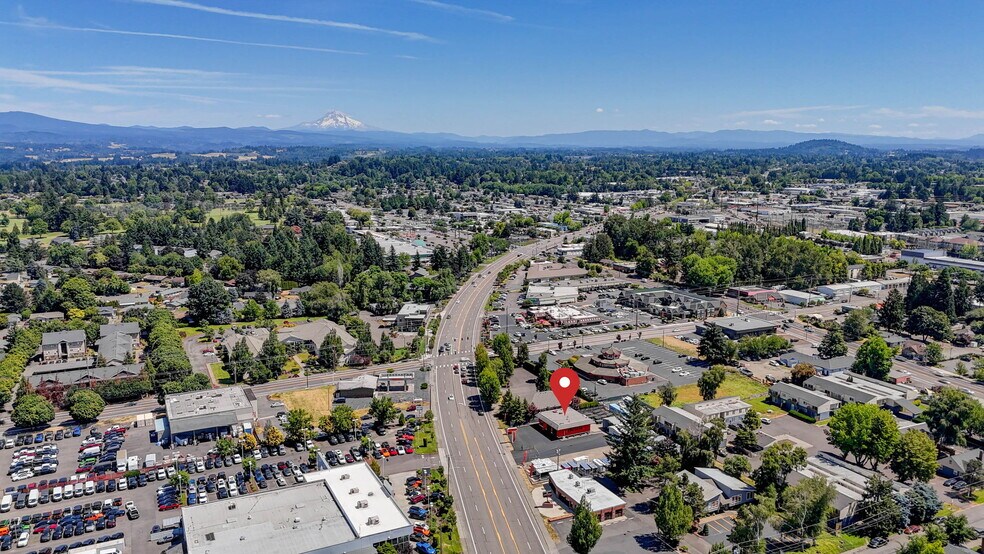 786 NE Burnside Rd, Gresham, OR à vendre - Photo de l’immeuble – Image 3 sur 25