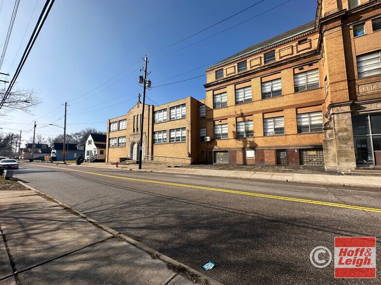 3398 E 55th St, Cleveland, OH à louer - Photo de l’immeuble – Image 2 sur 3