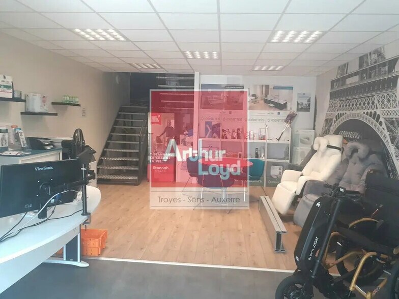 13 B Rue Des Bonnetieres, La Chapelle-Saint-Luc à louer - Photo de l’immeuble – Image 2 sur 6