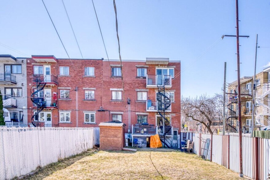 2137 Rue Liébert, Montréal, QC à vendre - Photo de l’immeuble – Image 3 sur 4