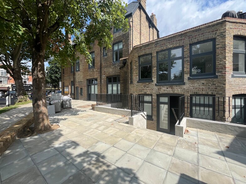 2 Grove Park Rd, Londres à louer - Photo de l’immeuble – Image 3 sur 4