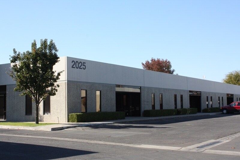 2025 N Gateway Blvd, Fresno, CA à louer - Photo de l’immeuble – Image 3 sur 5