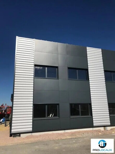 Bureau dans Margny-lès-Compiègne à louer - Photo de l’immeuble – Image 2 sur 2
