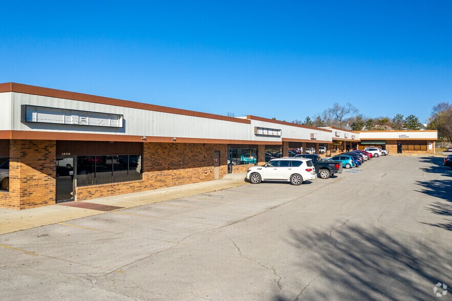 12674-12710 Shawnee Mission Pky, Shawnee, KS à louer - Photo de l’immeuble – Image 3 sur 13