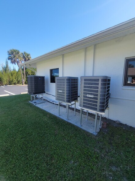 16956 McGregor Blvd, Fort Myers, FL à vendre - Photo de l’immeuble – Image 2 sur 5