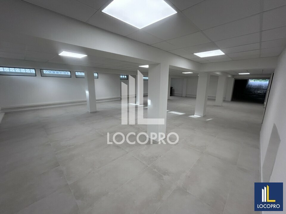 Local d’activités dans Cagnes-sur-Mer à louer Photo de l’immeuble– Image 1 sur 7