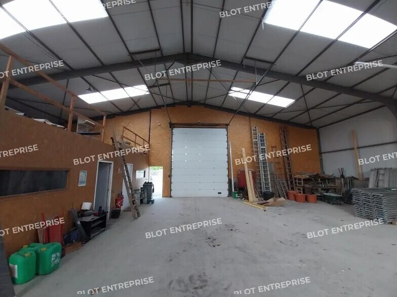 Local d’activités dans Theix-Noyalo à louer - Photo de l’immeuble – Image 2 sur 4