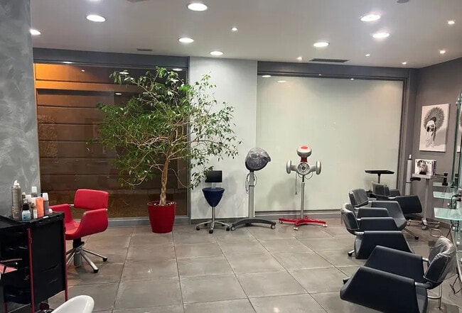 Plus de détails pour Local commercial à vendre