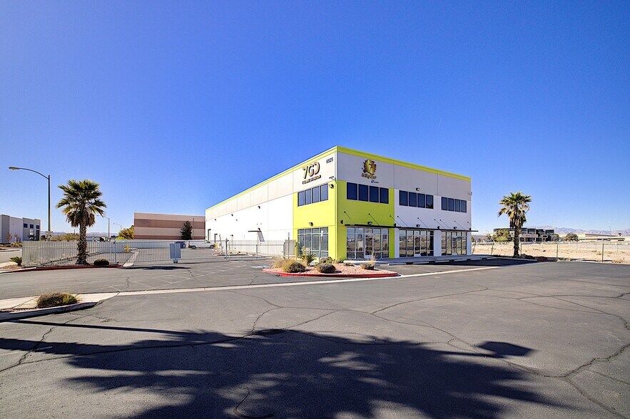 6525 S Bruce St, Las Vegas, NV à louer - Photo de l’immeuble – Image 3 sur 34