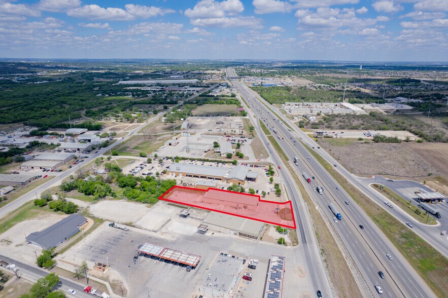 4312 I 35 N Frontage rd, New Braunfels, TX à louer - Photo de l’immeuble – Image 3 sur 8