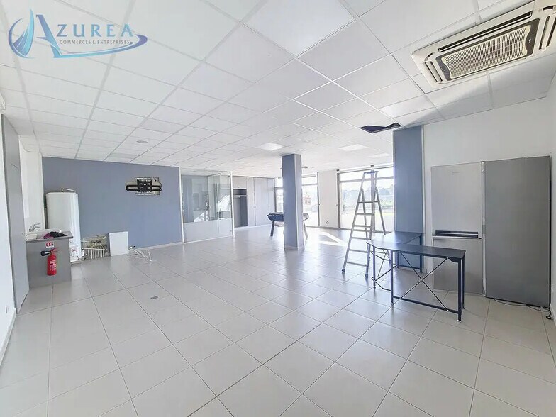 Local commercial dans Antibes à louer - Photo de l’immeuble – Image 1 sur 8