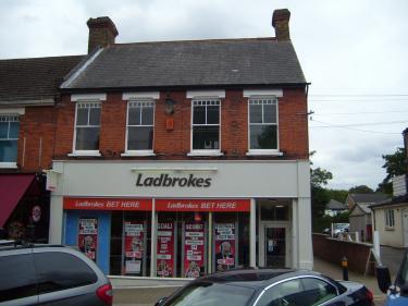 50-50A Queens Rd, Buckhurst Hill à louer - Photo principale – Image 1 sur 1