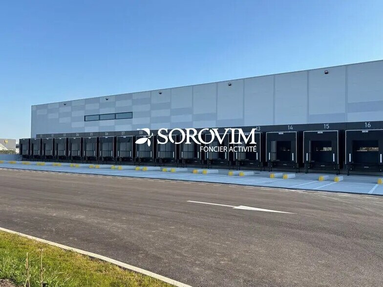 200 Rue De Malte, Colombier-Saugnieu à louer - Photo de l’immeuble – Image 3 sur 7