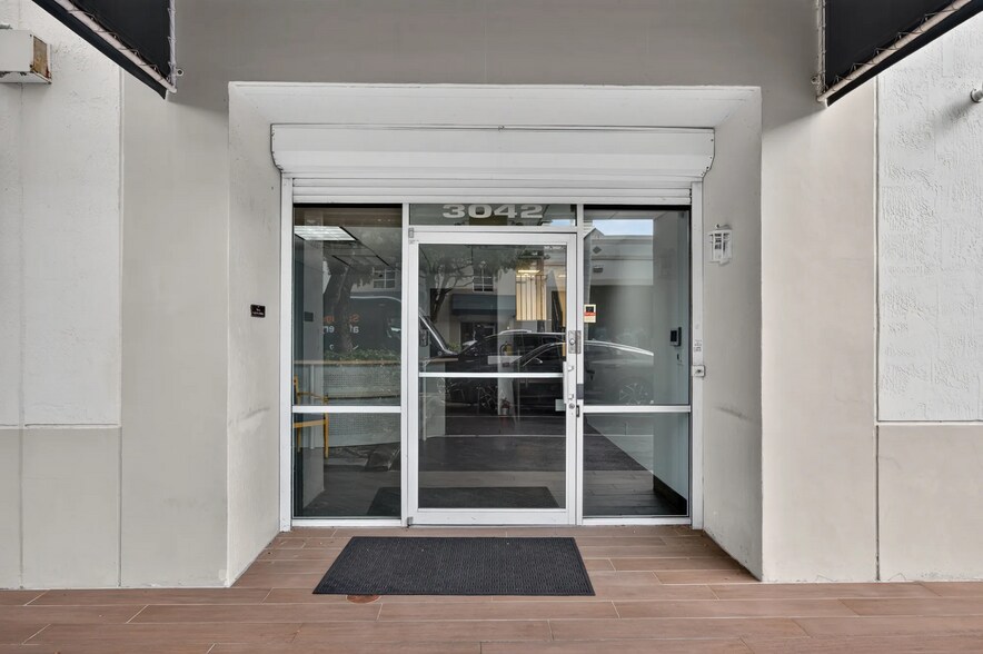 3030-3050 NW 82nd Ave, Miami, FL à vendre - Photo de l’immeuble – Image 2 sur 4
