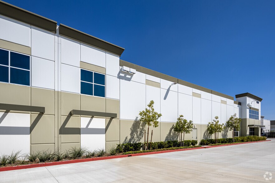 14020 Meridian Pky, Riverside, CA à vendre - Photo de l’immeuble – Image 3 sur 6