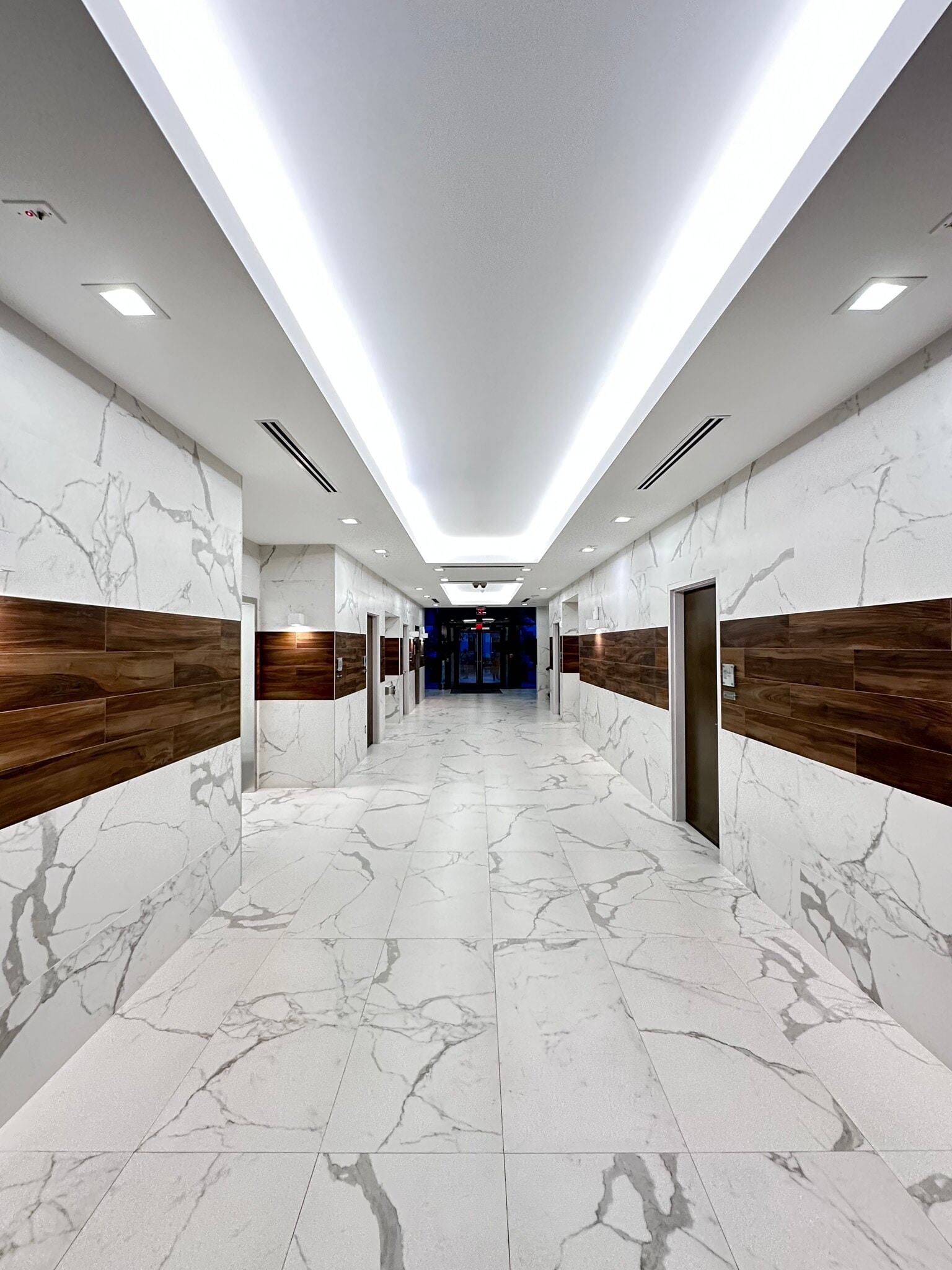 14261 Commerce Way, Miami Lakes, FL à louer Photo intérieure– Image 1 sur 11