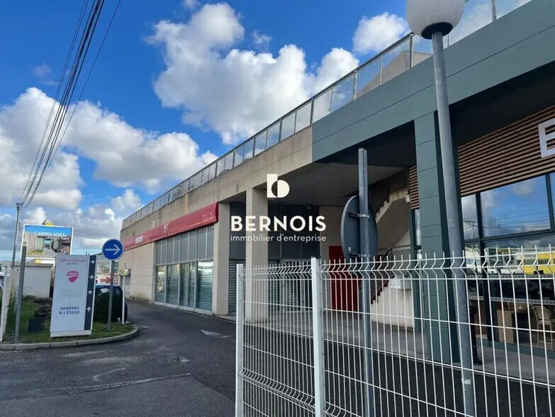 Local commercial dans La Garde à louer - Photo de l’immeuble – Image 3 sur 13