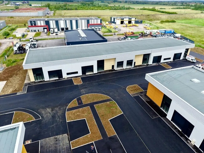 Plus de détails pour Local d'activités à louer