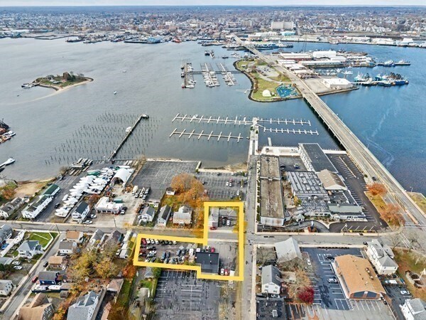 98 Middle St, Fairhaven, MA à vendre - Photo de l’immeuble – Image 1 sur 29