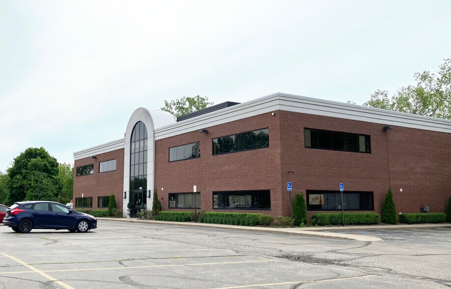 6060 Stoney View Dr, Shelby Township, MI à louer - Photo de l’immeuble – Image 2 sur 2