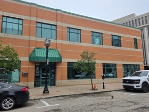 40-42 Macomb Pl, Mount Clemens, MI à louer Photo de l’immeuble– Image 2 sur 2