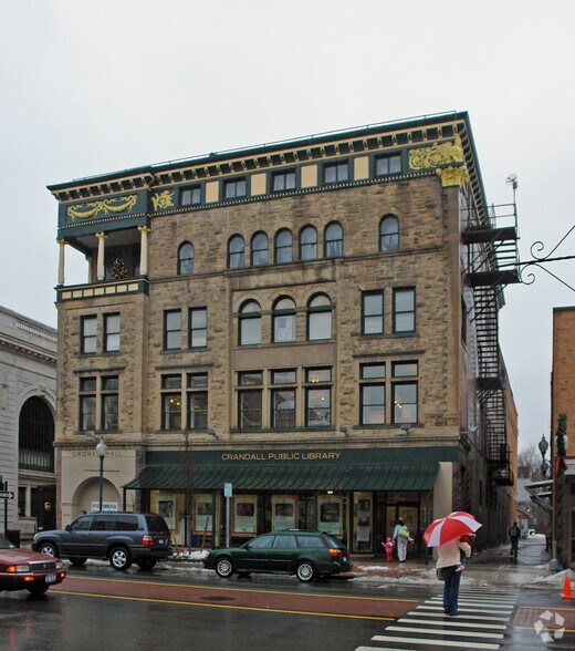 221 Glen St, Glens Falls, NY à louer - Photo de l’immeuble – Image 3 sur 47