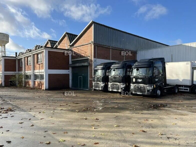 Local d’activités dans Villeneuve-la-Garenne à louer - Photo de l’immeuble – Image 1 sur 6