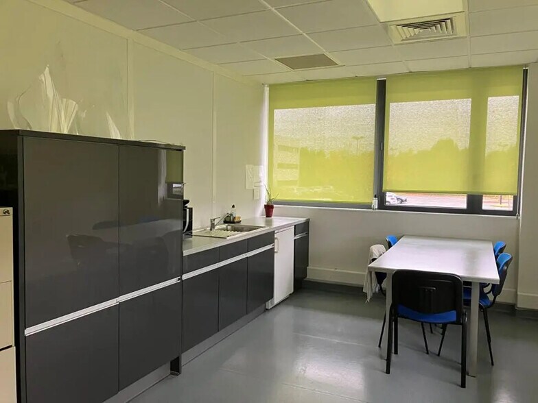 Bureau dans Saint-Cyr-sur-Loire à vendre - Photo de l’immeuble – Image 3 sur 4